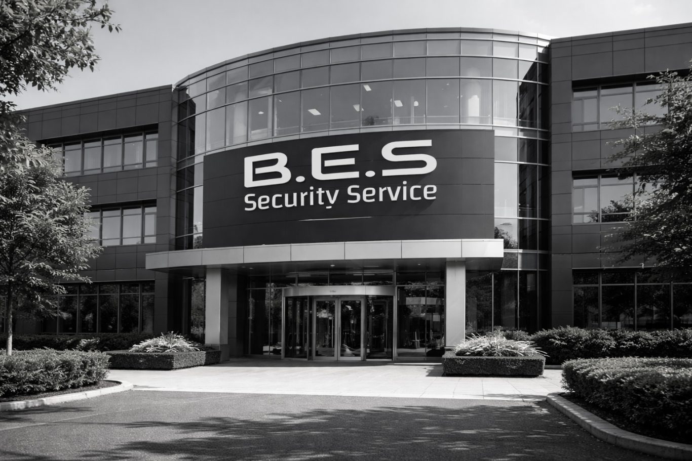 Objektschutz Gebäude mit dem Schriftzug „B.E.S. Security Service“ an der Fassade.